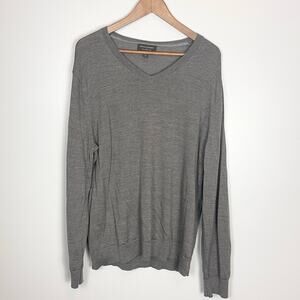 Banana Republic Factory Merino Wool V-Neck Sweater Men’s size XL Gray